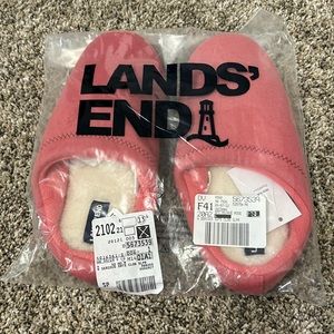 Lands End Women’s Slippers size 6